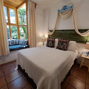 https://yellow-house-hostel.guatemalaantiguahotels.com